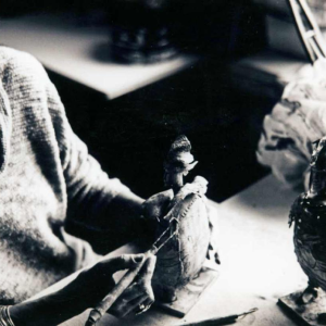 KLARA REYNDERS ' Le Guerrier ' sculpture en ce´ramique, e´mail et dorure, vers 1987