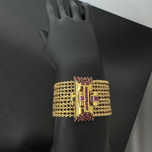 Yellow gold bracelet with rubies
