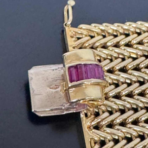 Bracelet en or jaune avec rubis