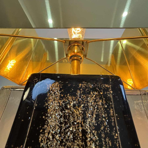 Paar Hollywood regency tafellampen, Murano glitterglas en verguld messing, 20e eeuw Italië