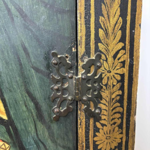 Meuble d'angle polychrome, décor peint 'Scène de Cour' 19e siècle