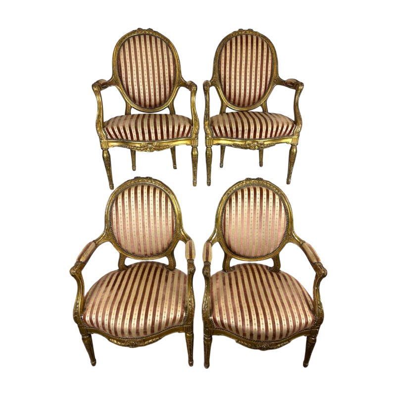 Suite de quatre fauteuils à dossier médaillon, bois sculpté doré, XIXe s