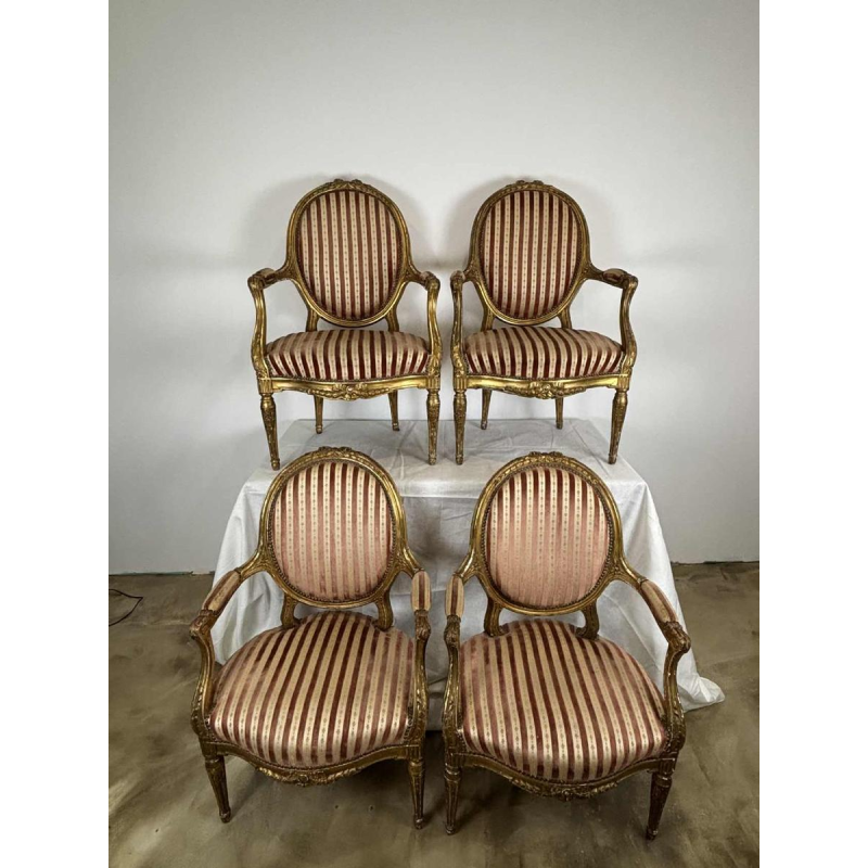 Serie van vier medaillon-rugleunstoelen, verguld houtsnijwerk, 19e eeuw
