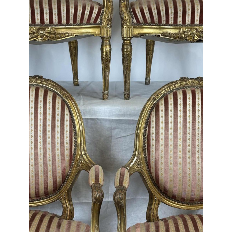 Serie van vier medaillon-rugleunstoelen, verguld houtsnijwerk, 19e eeuw