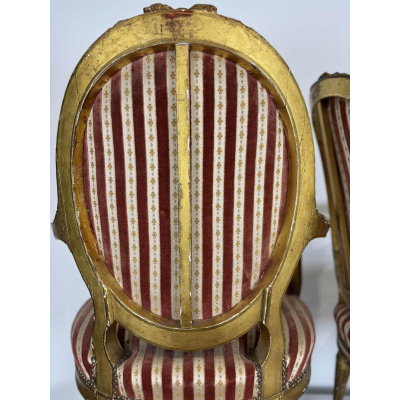 Serie van vier medaillon-rugleunstoelen, verguld houtsnijwerk, 19e eeuw