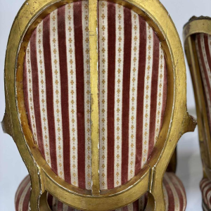 Serie van vier medaillon-rugleunstoelen, verguld houtsnijwerk, 19e eeuw