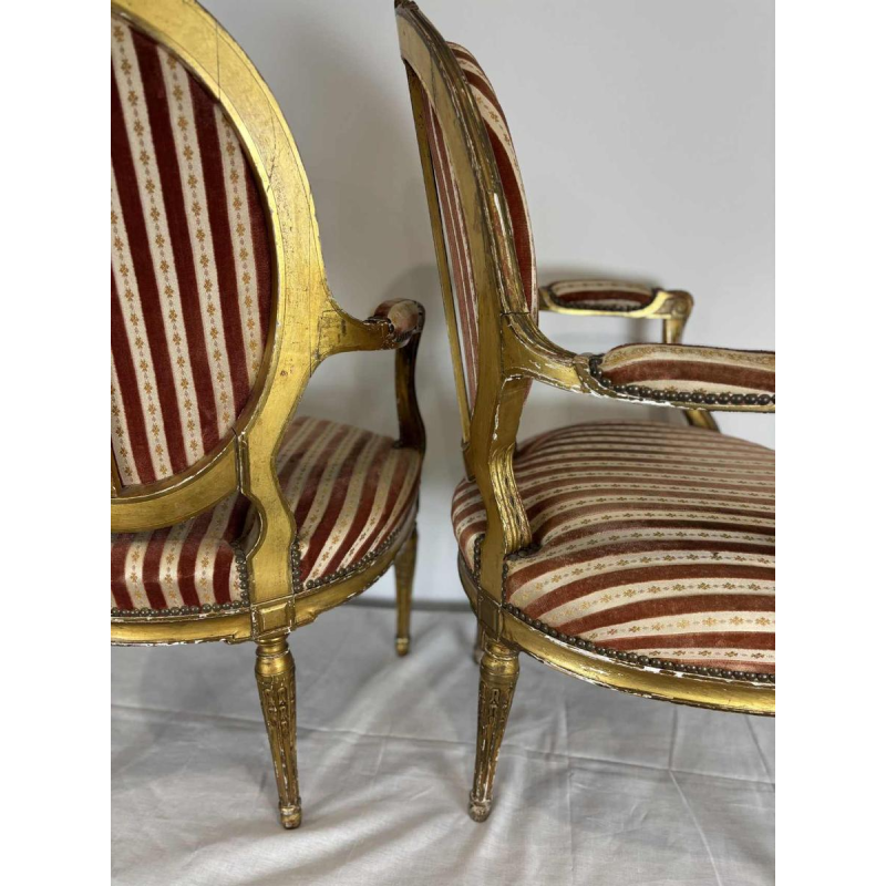 Serie van vier medaillon-rugleunstoelen, verguld houtsnijwerk, 19e eeuw