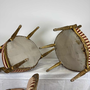 Serie van vier medaillon-rugleunstoelen, verguld houtsnijwerk, 19e eeuw