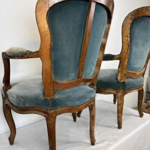 Paar cabriolet fauteuils uit Louis XV periode, Frankrijk 18e eeuw