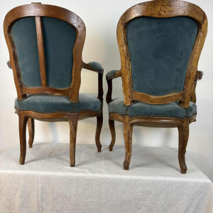 Paar cabriolet fauteuils uit Louis XV periode, Frankrijk 18e eeuw