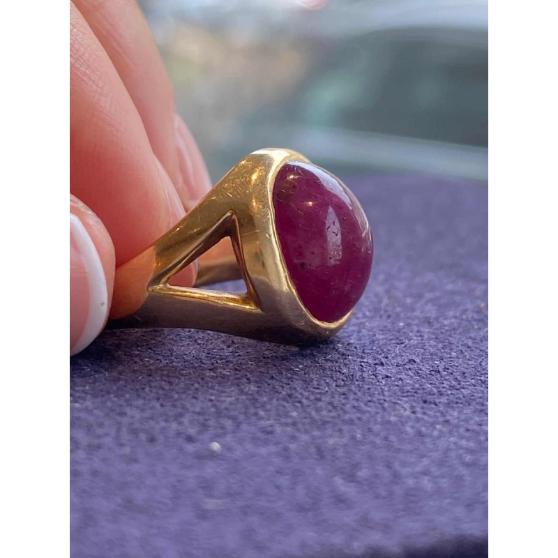 Bague chevalière en or jaune & rubis cabochon, ca 1980
