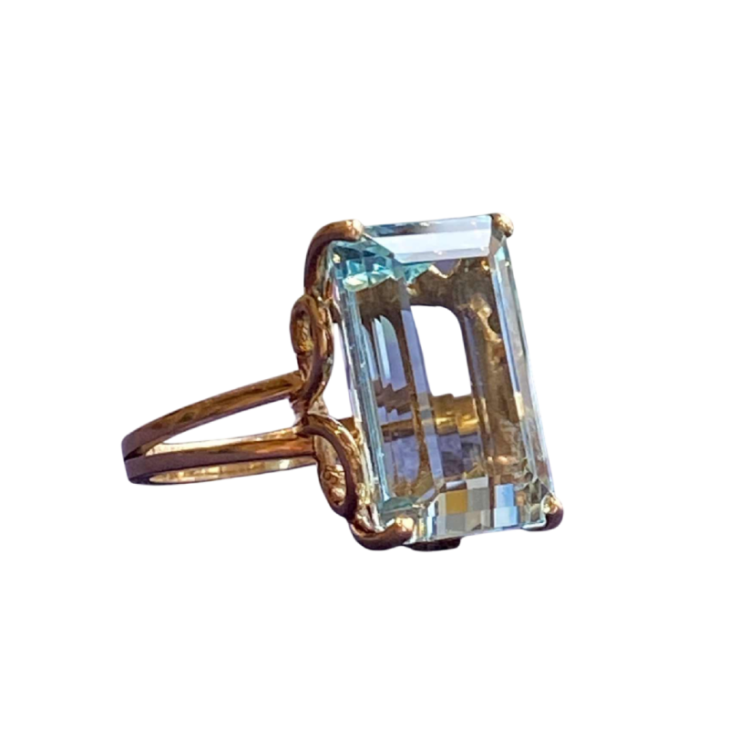 Pink gold & emerald-cut aquamarine cocktail ring, ca 1960