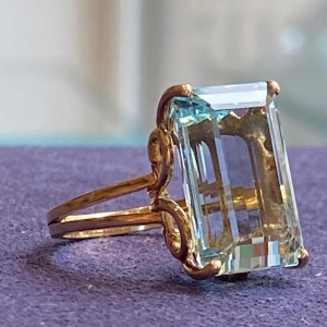 Bague cocktail en or rose & aigue-marine taille émeraude, ca 1960