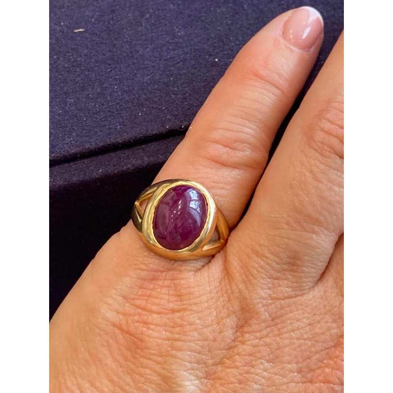 Bague chevalière en or jaune & rubis cabochon, ca 1980