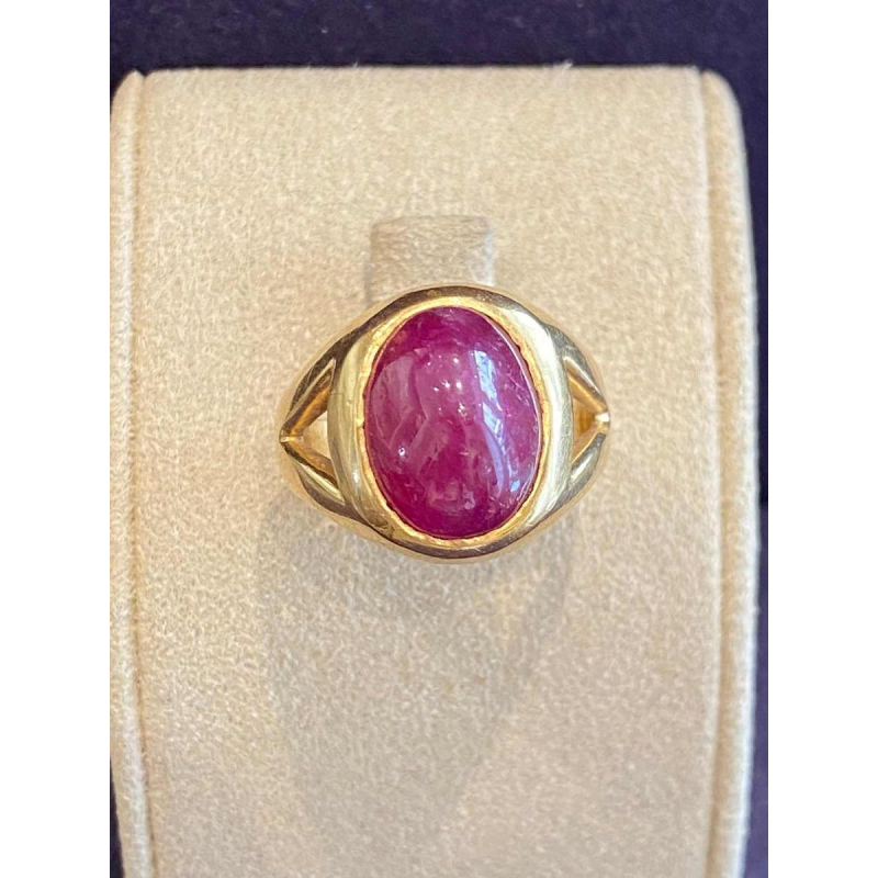 Zegelring in geelgoud met cabochon robijn, ca. 1980