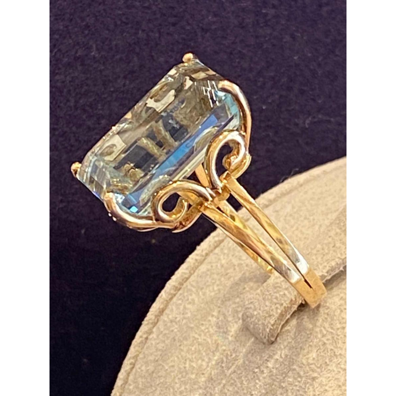 Pink gold & emerald-cut aquamarine cocktail ring, ca 1960