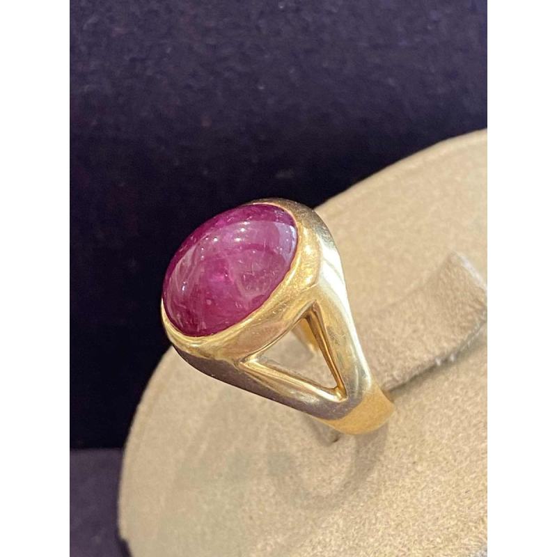 Bague chevalière en or jaune & rubis cabochon, ca 1980