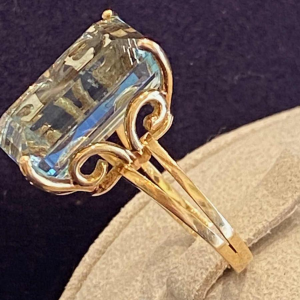 Pink gold & emerald-cut aquamarine cocktail ring, ca 1960