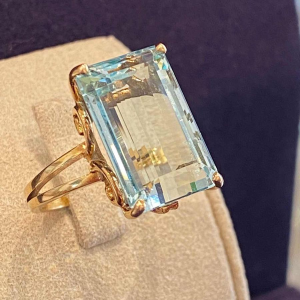 Bague cocktail en or rose & aigue-marine taille émeraude, ca 1960