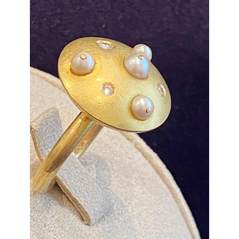 Artist's ring in brushed gold, diamonds & cultured pearls, XXth c