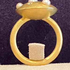 Artist's ring in brushed gold, diamonds & cultured pearls, XXth c