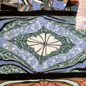 Jean Gerbino in Vallauris, tulpvaas in gemengde klei op voetstuk – Frankrijk, 20e eeuw