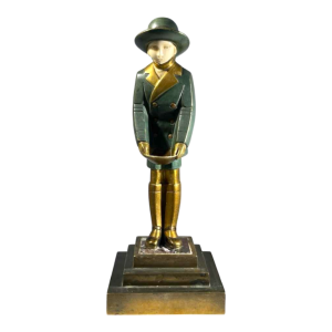Sculpture chryséléphantine Art Déco 'Fille au panier', bronze à patine verte et dorée, ca 1930