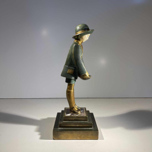 Sculpture chryséléphantine Art Déco 'Fille au panier', bronze à patine verte et dorée, ca 1930