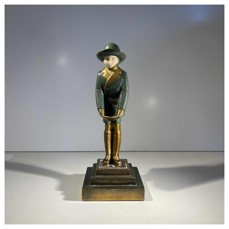 Art Deco chryselephantine sculptuur 'Meisje met een mand', brons met groene en gouden patina, ca. 1930