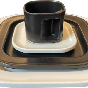 MAKIO HASUIKE van LAVENO RAVELLI "Vierkant" 88-delig, keramisch diner- en koffieservies, ca 1960