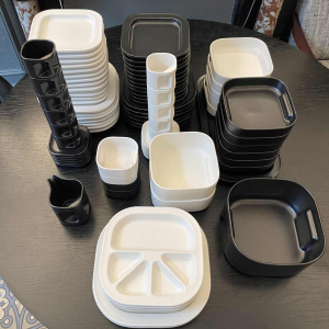 MAKIO HASUIKE by LAVENO RAVELLI “Square“ 88 pc, ceramic dinner & coffee set, ca 1960