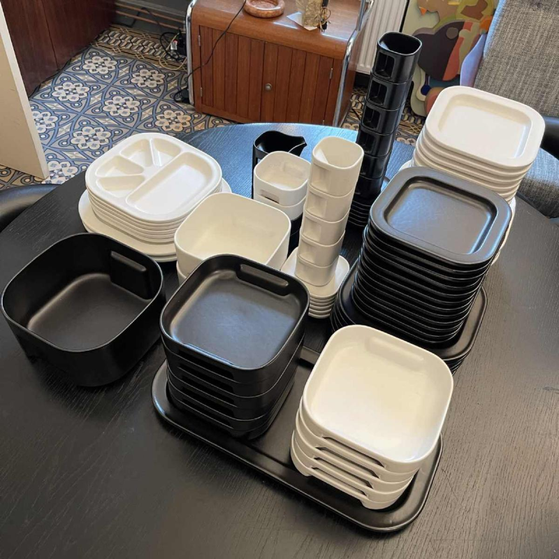 MAKIO HASUIKE by LAVENO RAVELLI “Square“ 88 pc, ceramic dinner & coffee set, ca 1960