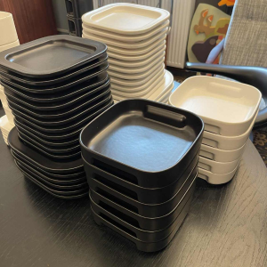 MAKIO HASUIKE by LAVENO RAVELLI “Square“ 88 pc, ceramic dinner & coffee set, ca 1960