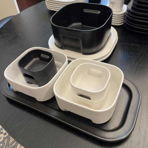 MAKIO HASUIKE by LAVENO RAVELLI “Square“ 88 pc, ceramic dinner & coffee set, ca 1960