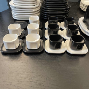 MAKIO HASUIKE by LAVENO RAVELLI “Square“ 88 pc, ceramic dinner & coffee set, ca 1960