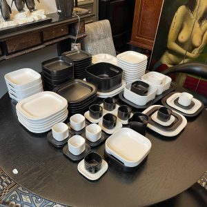 MAKIO HASUIKE by LAVENO RAVELLI “Square“ 88 pc, ceramic dinner & coffee set, ca 1960