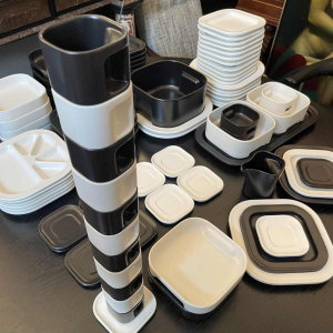 MAKIO HASUIKE by LAVENO RAVELLI “Square“ 88 pc, ceramic dinner & coffee set, ca 1960