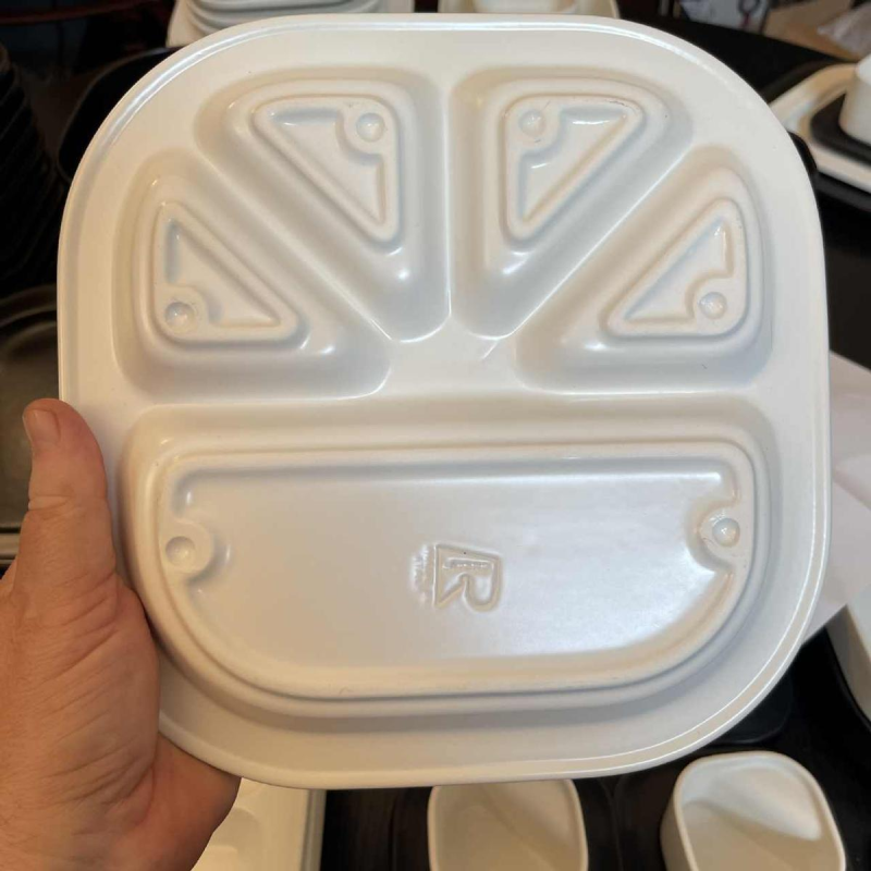 MAKIO HASUIKE by LAVENO RAVELLI “Square“ 88 pc, ceramic dinner & coffee set, ca 1960