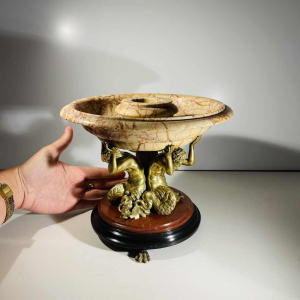 Centrepiece dish with tritons - Gods of the seas - gilt bronze and marble sculpture, 19th c