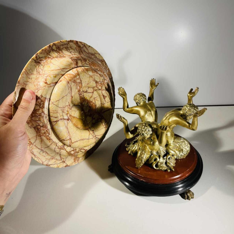 Schaal / schotel met tritons - Goden van de zeeën - verguld brons en marmeren sculptuur, 19e eeuw