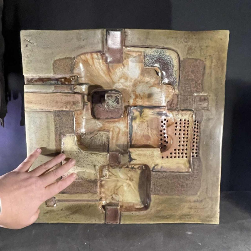 Jean-Michel SAVARY, sculpture céramique / applique murale brutaliste abstraite, gre`s émaillé, 20ème