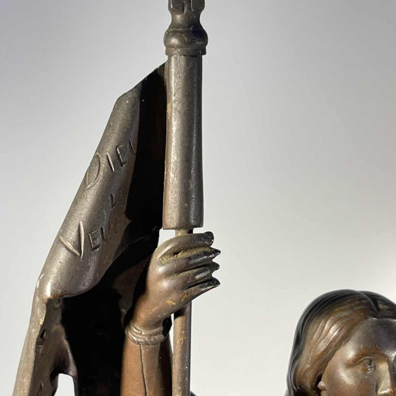 Jeanne d'Arc en armure au Sacre du Roi Charles VII d'après Ingres, sculpture en bronze à patine brune , XIXe s