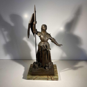 Jeanne d'Arc en armure au Sacre du Roi Charles VII d'après Ingres, sculpture en bronze à patine brune , XIXe s