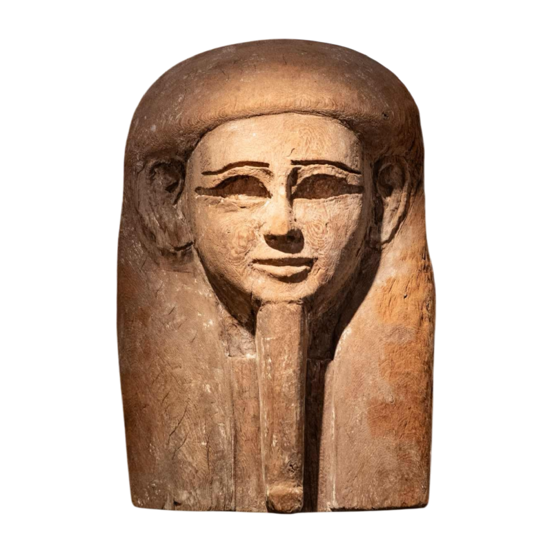 Bovenkant van een antropomorfe sarcofaag gesneden met een gezicht, Egypte, Saite-periode, 664 - 525 v.Chr.