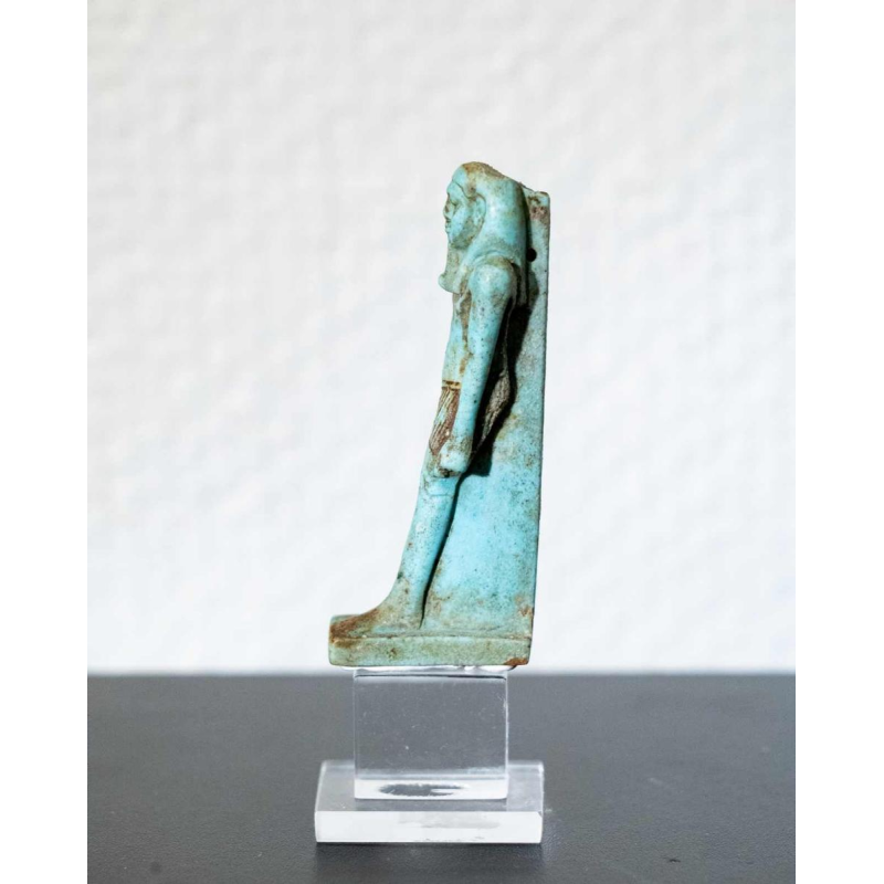 Amulette « Nefertoum » en faïence turquoise verdâtre. Égypte, de la Basse Époque à l’époque ptolémaïque