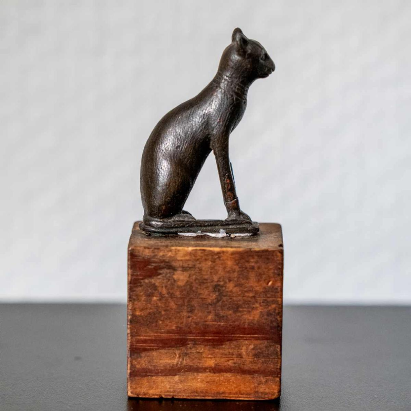 Statuette en bronze représentant la déesse « Bastet ». Égypte, Basse Époque, 664 – 332 av. J.-C.