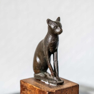 Bronze statuette representing the goddess Bastet Egypt, Late Period, 664 to 332 BC