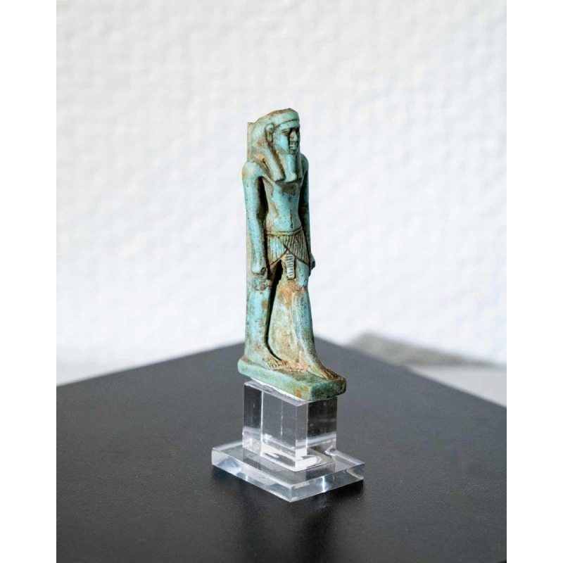 Amulette « Nefertoum » en faïence turquoise verdâtre. Égypte, de la Basse Époque à l’époque ptolémaïque