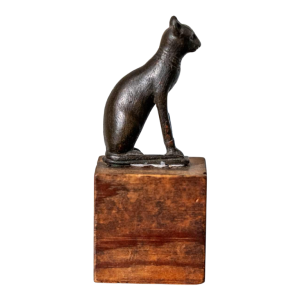 Bronzen beeldje dat de godin Bastet voorstelt Egypte, Late Periode, 664 tot 332 v.Chr.