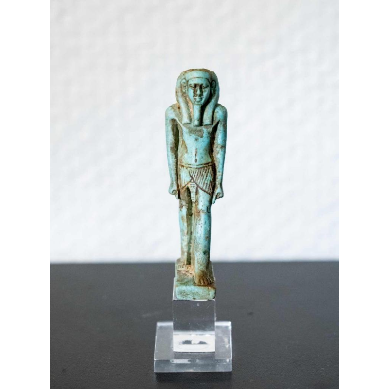 Amulette « Nefertoum » en faïence turquoise verdâtre. Égypte, de la Basse Époque à l’époque ptolémaïque